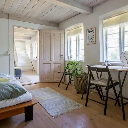 Iben Og Rasmus' Smukke Strataekte Hus * Stege